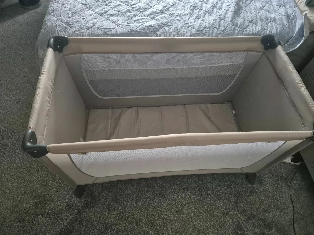 Hauck fun baby cot - Image 4