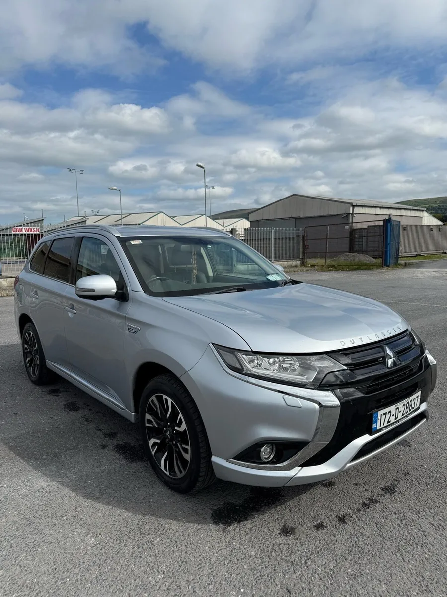 Mitsubishi Outlander 2.0 4H PHEV NCT2027 TAX2026 - Image 1