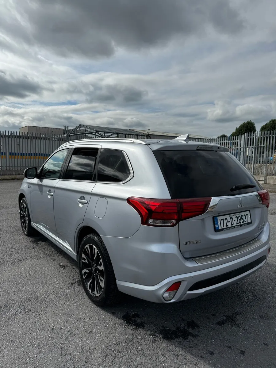 Mitsubishi Outlander 2.0 4H PHEV NCT2027 TAX2026 - Image 3