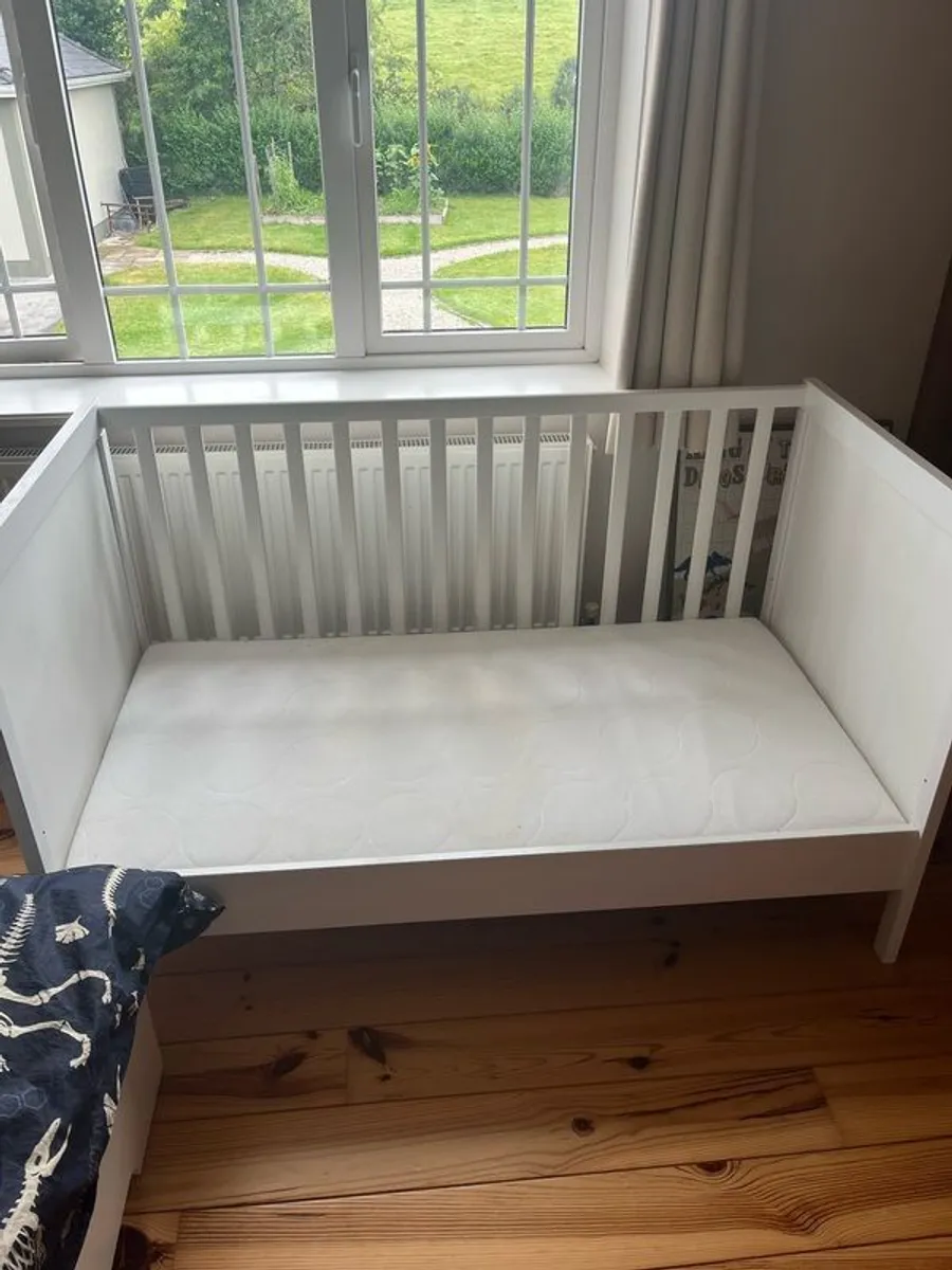 cot bed - Image 1