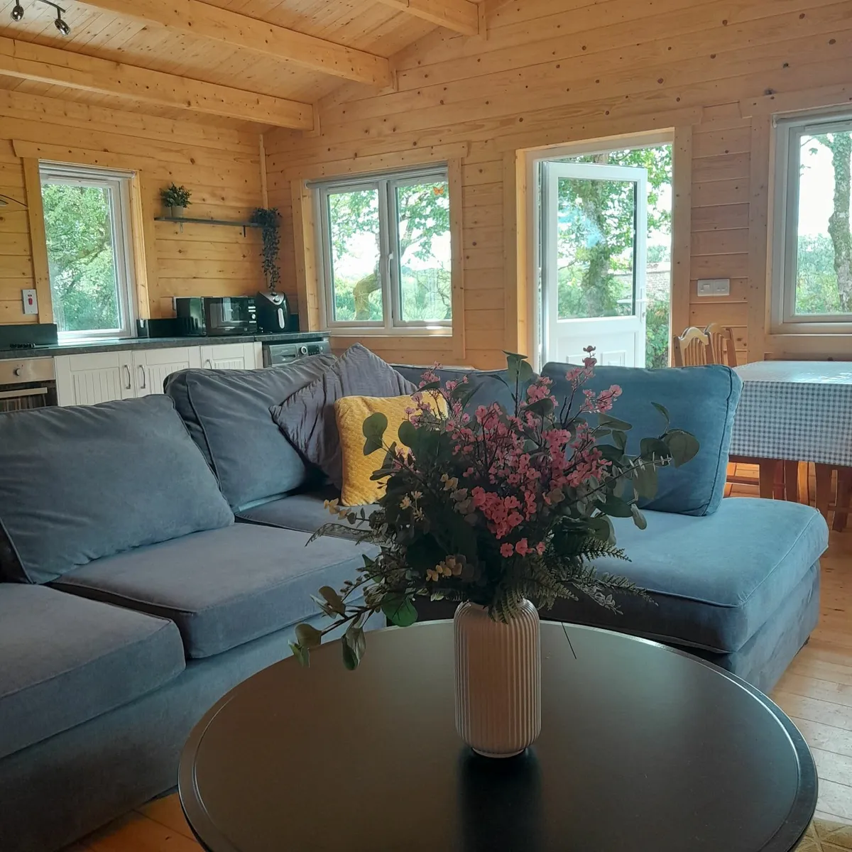 Hunter's Cabin - Image 3