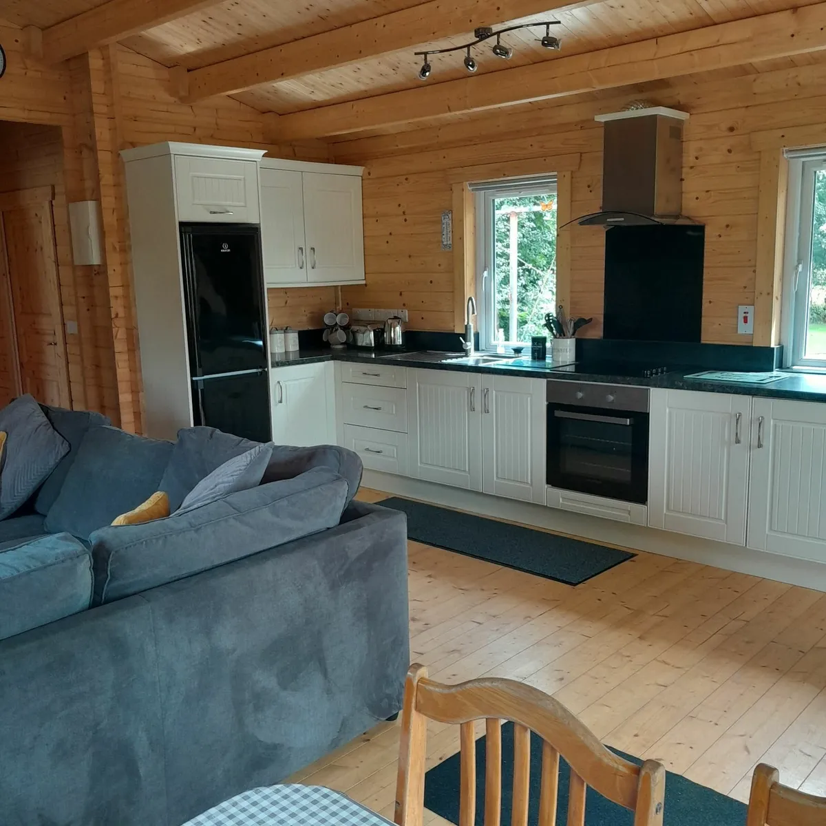 Hunter's Cabin - Image 4