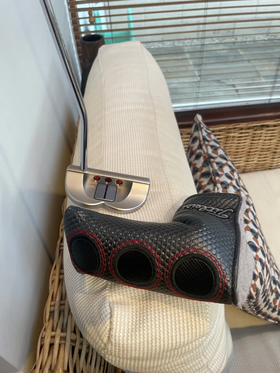 Scotty Cameron GoLo 6 putter 33 inch. - Image 2