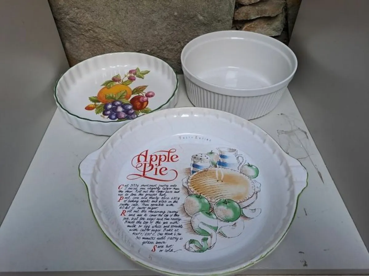3 Pie dishes - Image 1