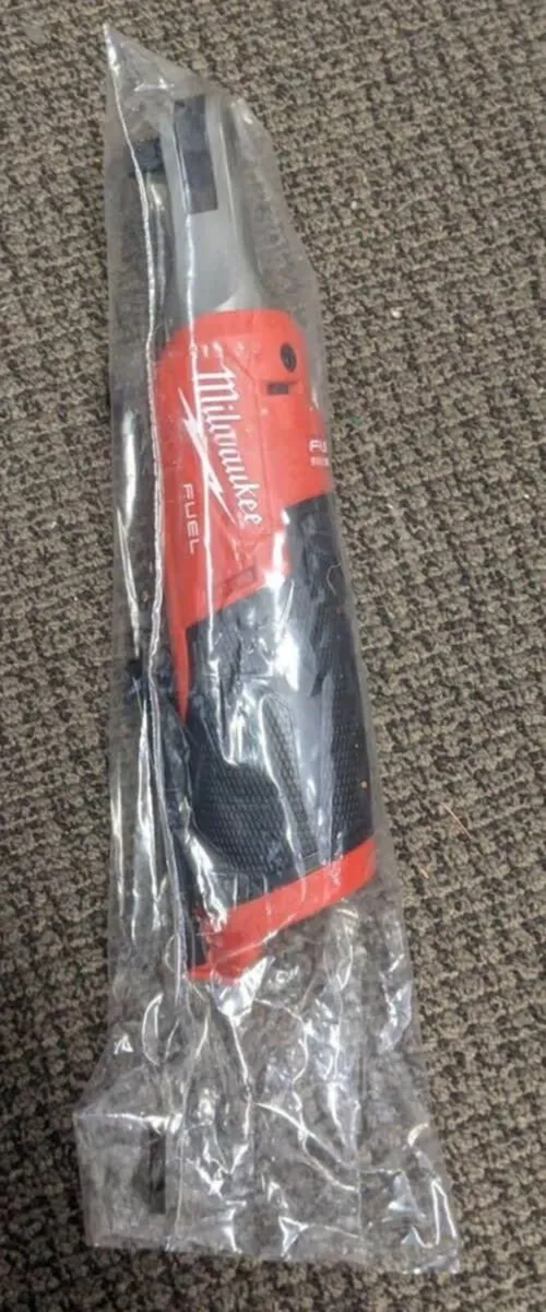 Milwaukee M12 3/8″ Ratchet Kit - Image 4