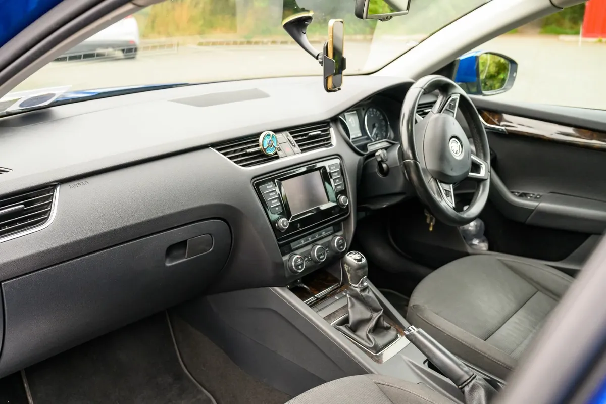 2014 Škoda Octavia 1.6 TDI Elegance – 1 Owner - Image 3