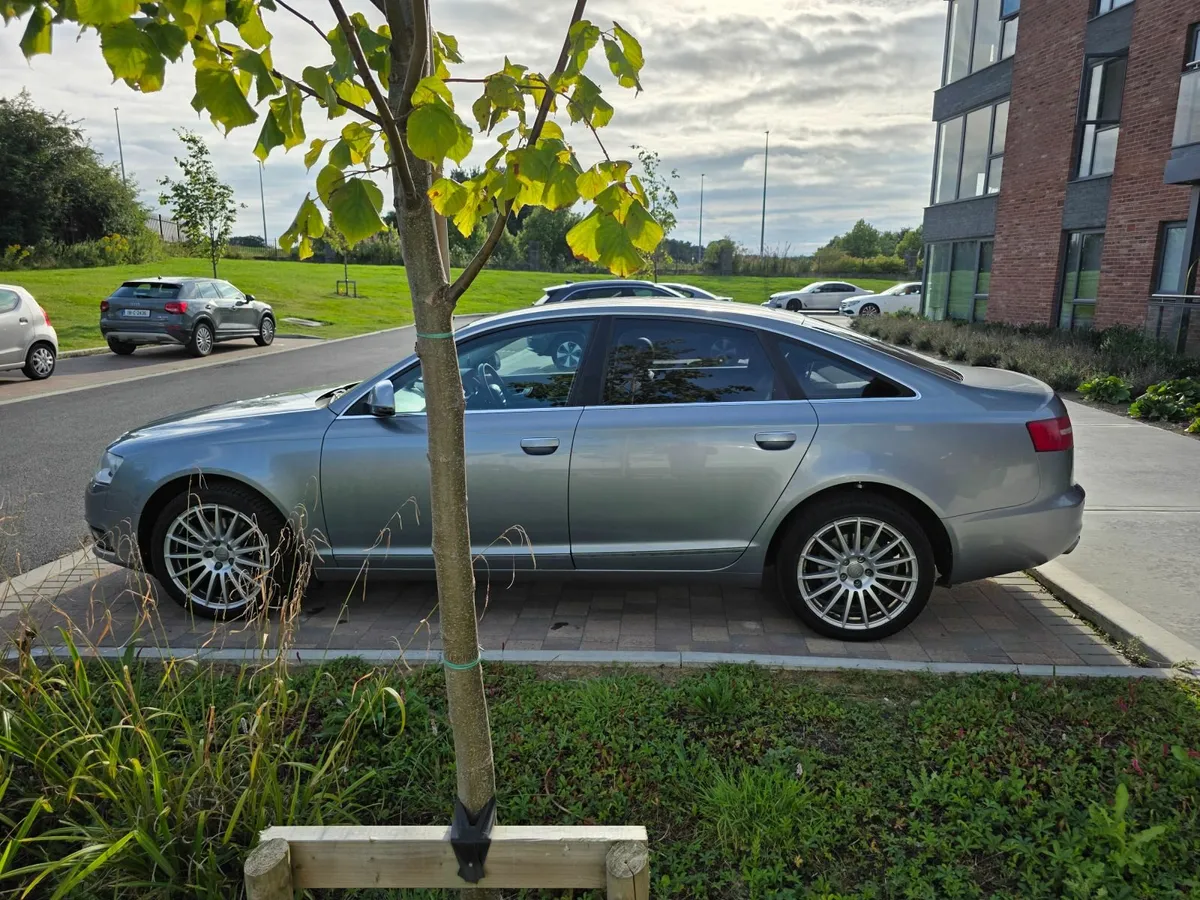 Audi A6 2010 Automatic, excellent condition - Image 4
