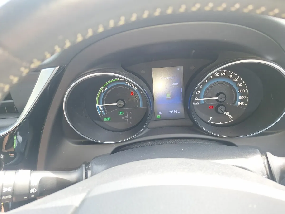 Toyota Auris Luna Sport 2018 _  30,000 kms - Image 2