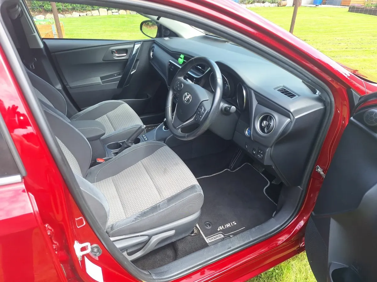 Toyota Auris Luna Sport 2018 _  30,000 kms - Image 3