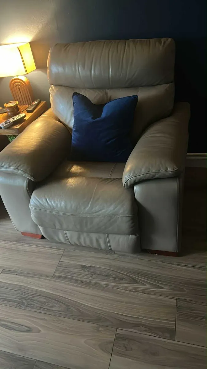 3 Piece Suite - Image 2