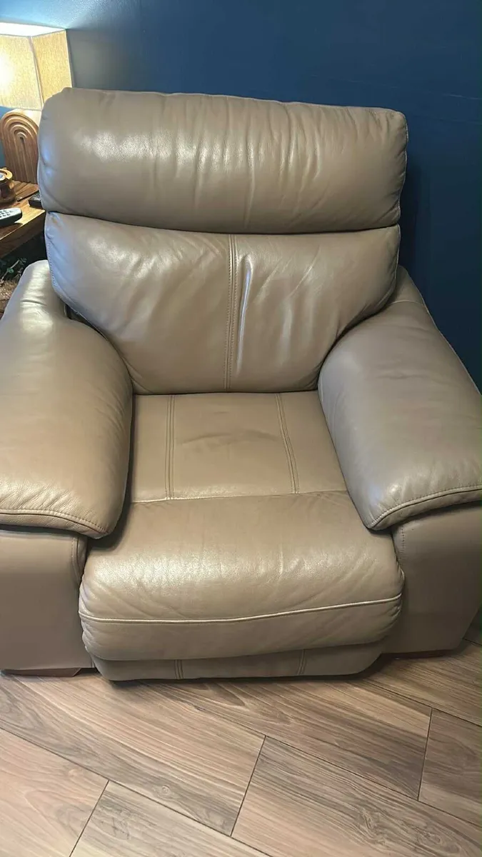 3 Piece Suite - Image 3