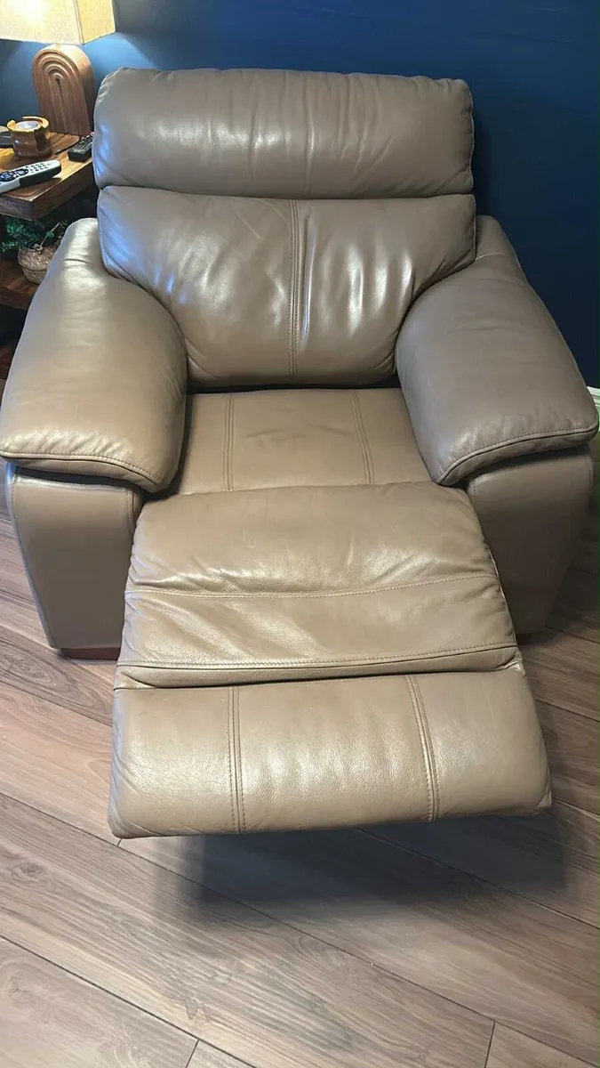 3 Piece Suite - Image 4