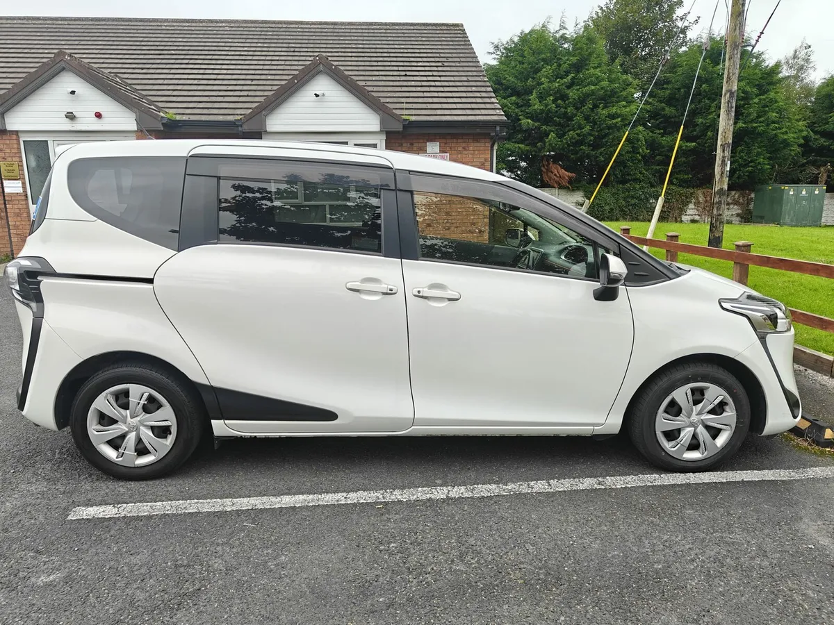 Wheelchair accessible Toyota Sienta - Image 3
