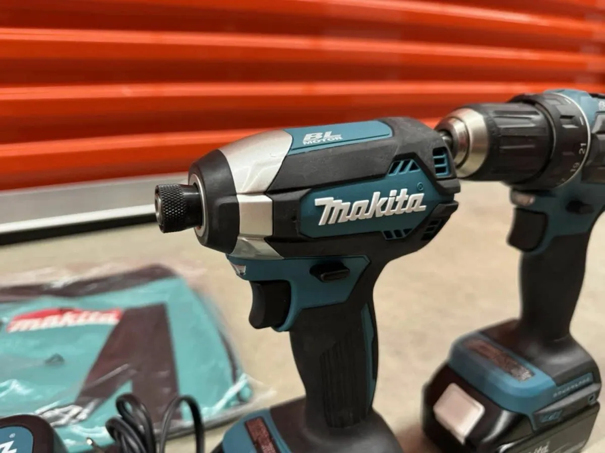 Makita 18V Brushless Impact Driver + 2x Batteries - Image 3
