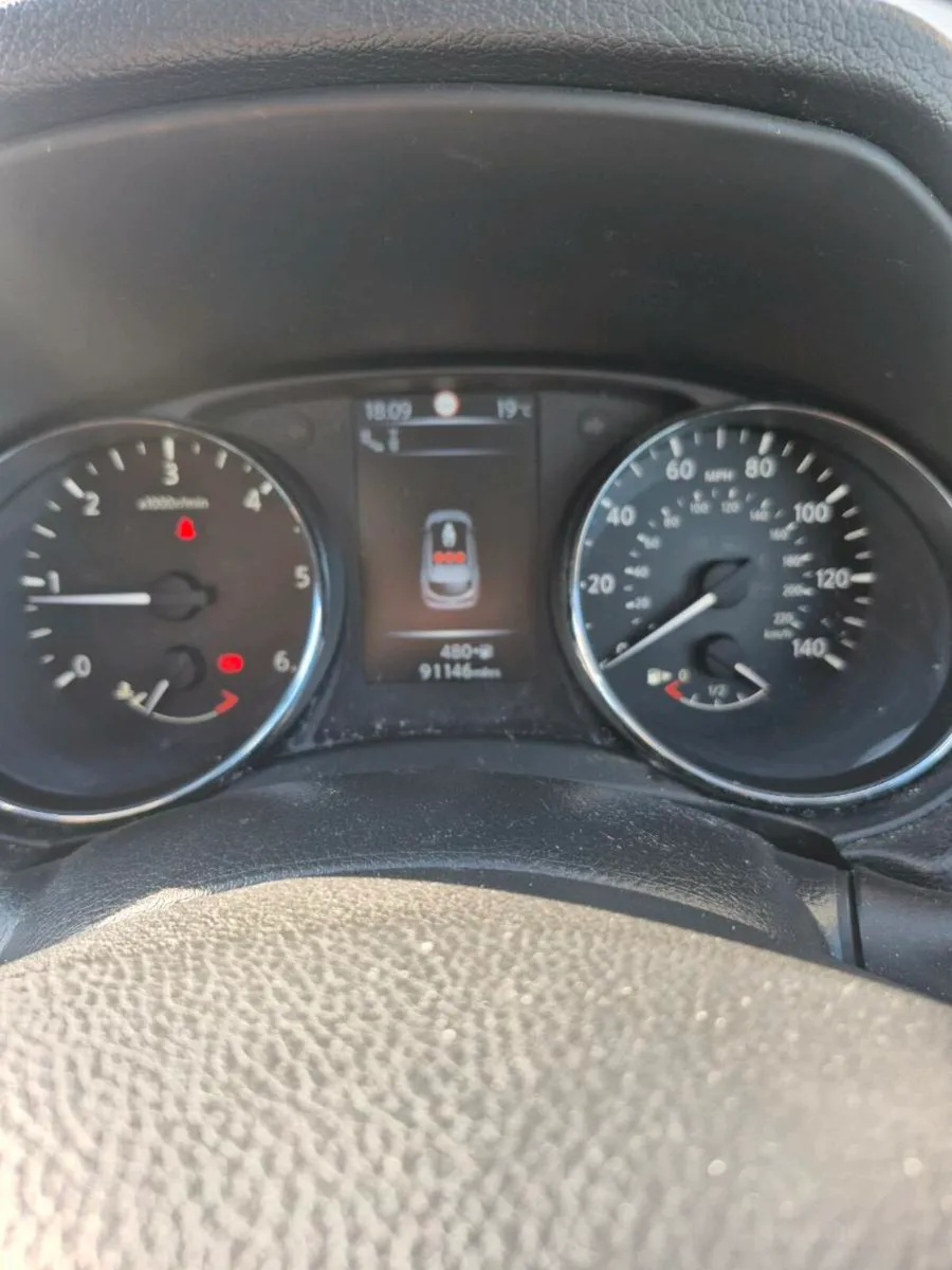 Qashqai 2014 Tekna (Top Spec) - Image 2