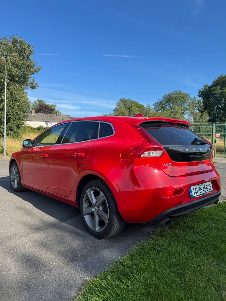 141 Volvo V40 T4.. Low KMs Auto.. Luxury Spec - Image 3