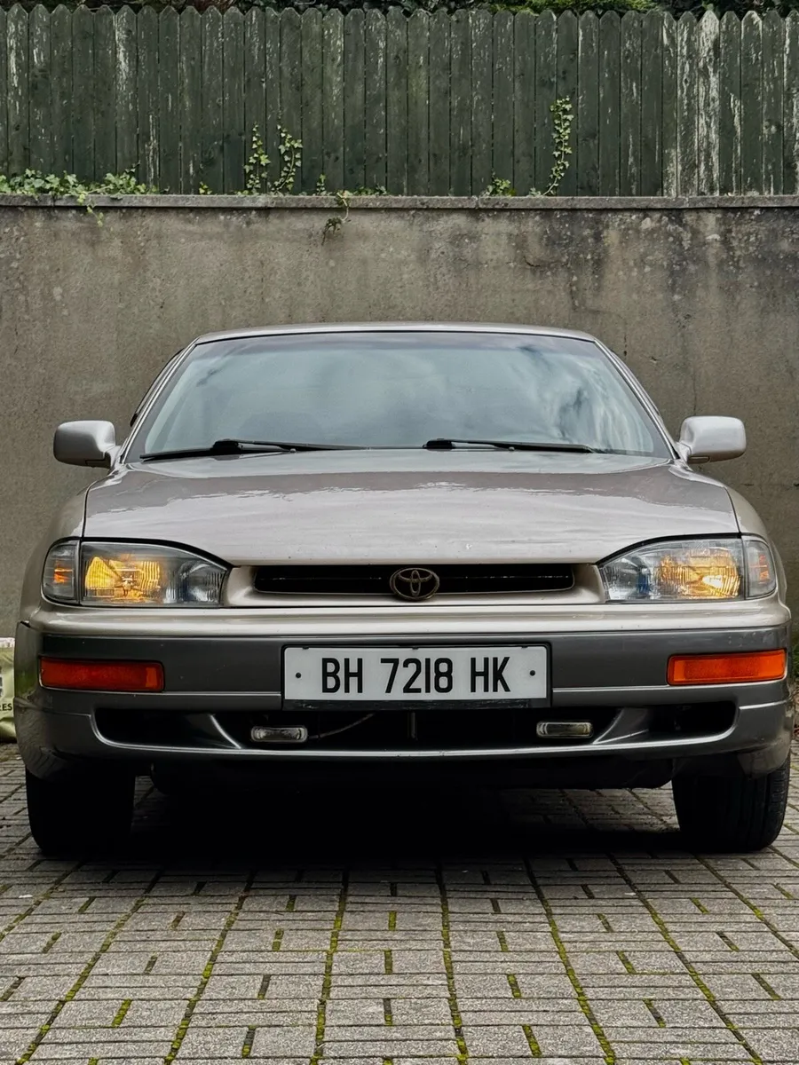Toyota Camry 2.2 1997 - Image 2