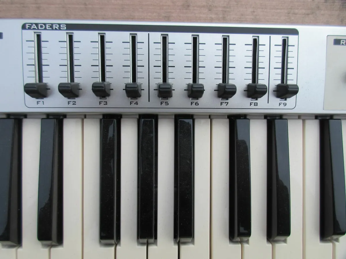 Evolution MK-449C Midi Keyboard - Image 3