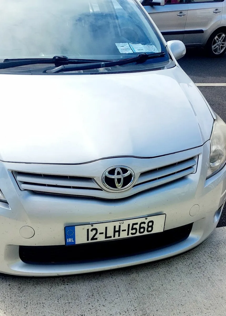 Toyota Auris 2012 - Image 2