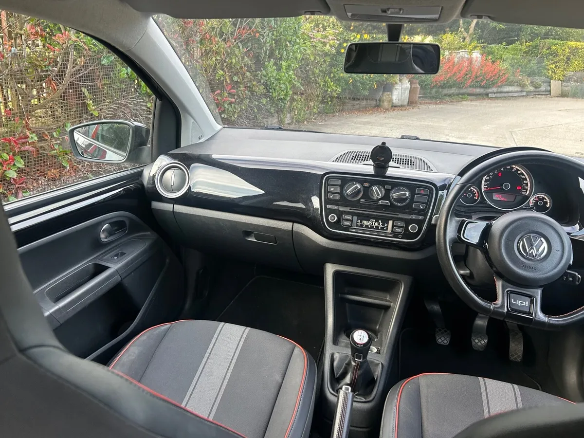 2014 VW UP /1.0 petrol /manual - Image 3