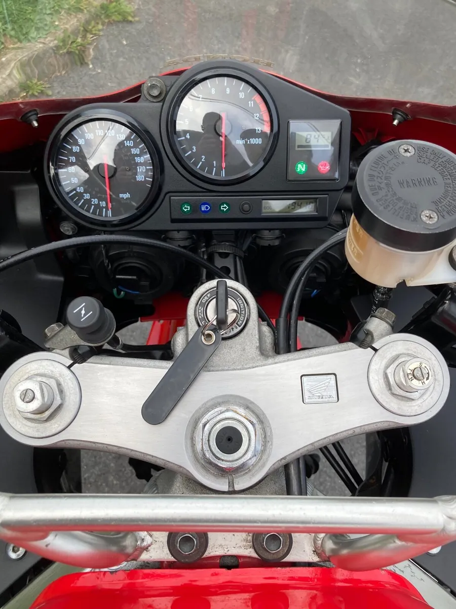 Honda CBR900RR Fireblade - Image 4