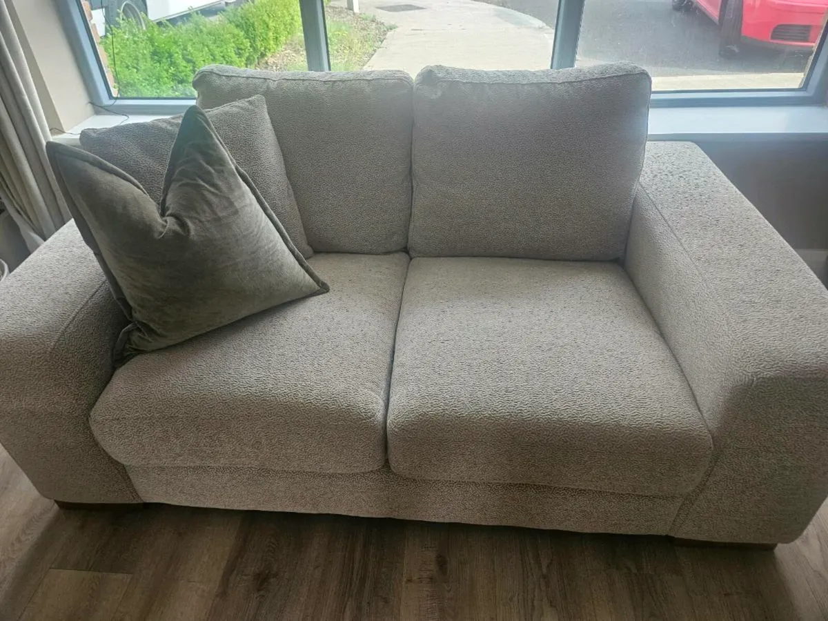 3+2+ footstool suite - Image 2