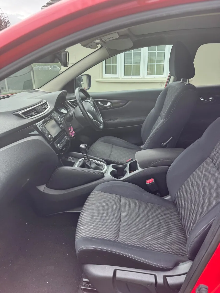 Nissan Qashqai 2015 - Image 2