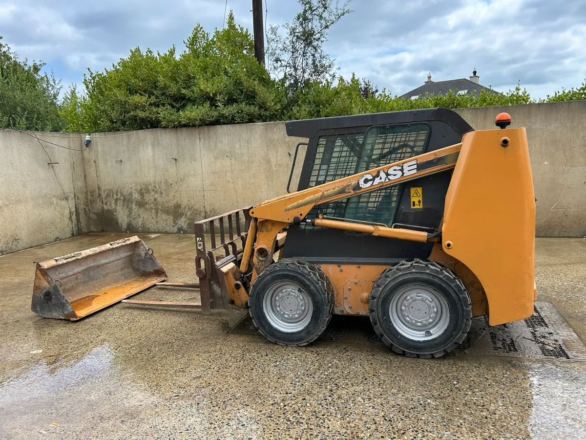Case 410 Skidsteer (only 975 hours) - Image 1