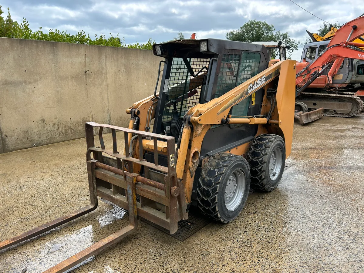 Case 410 Skidsteer (only 975 hours) - Image 2
