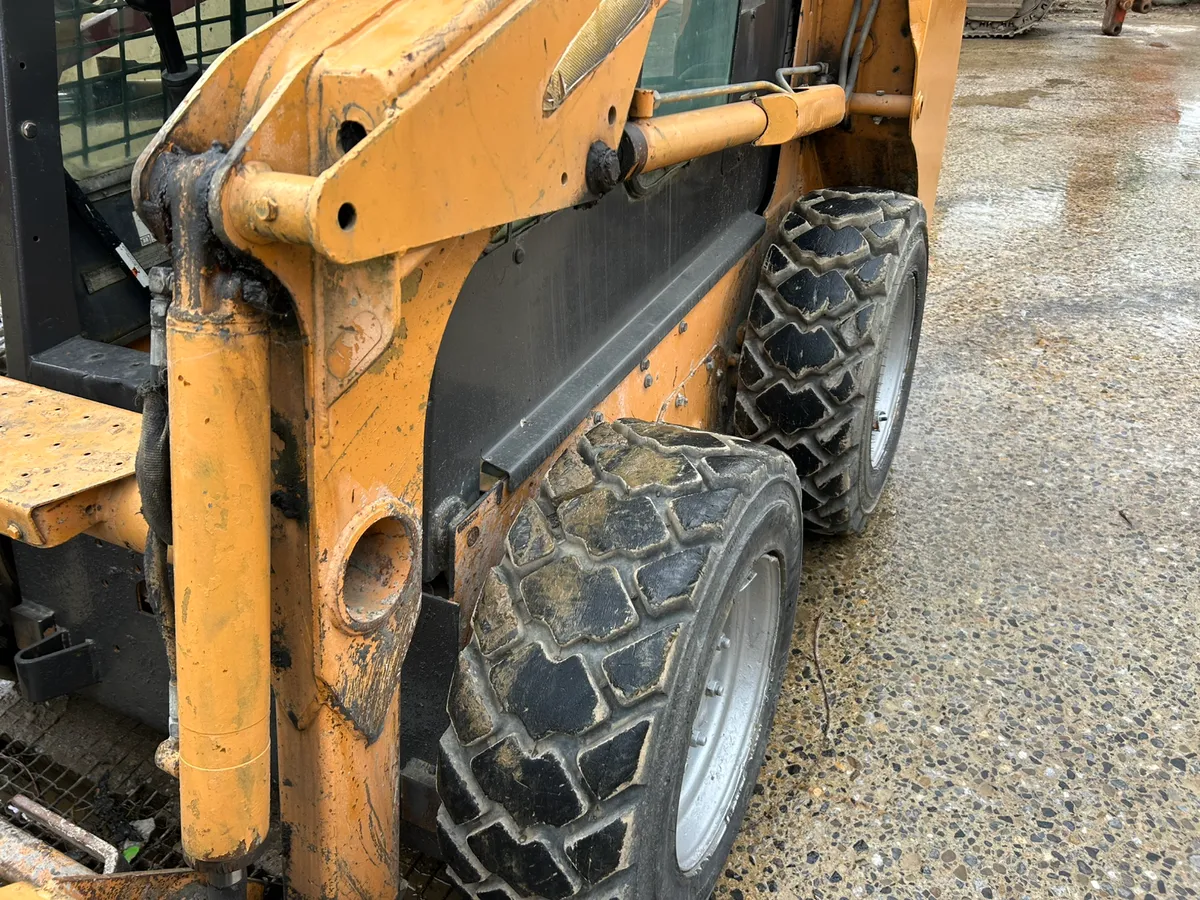 Case 410 Skidsteer (only 975 hours) - Image 3