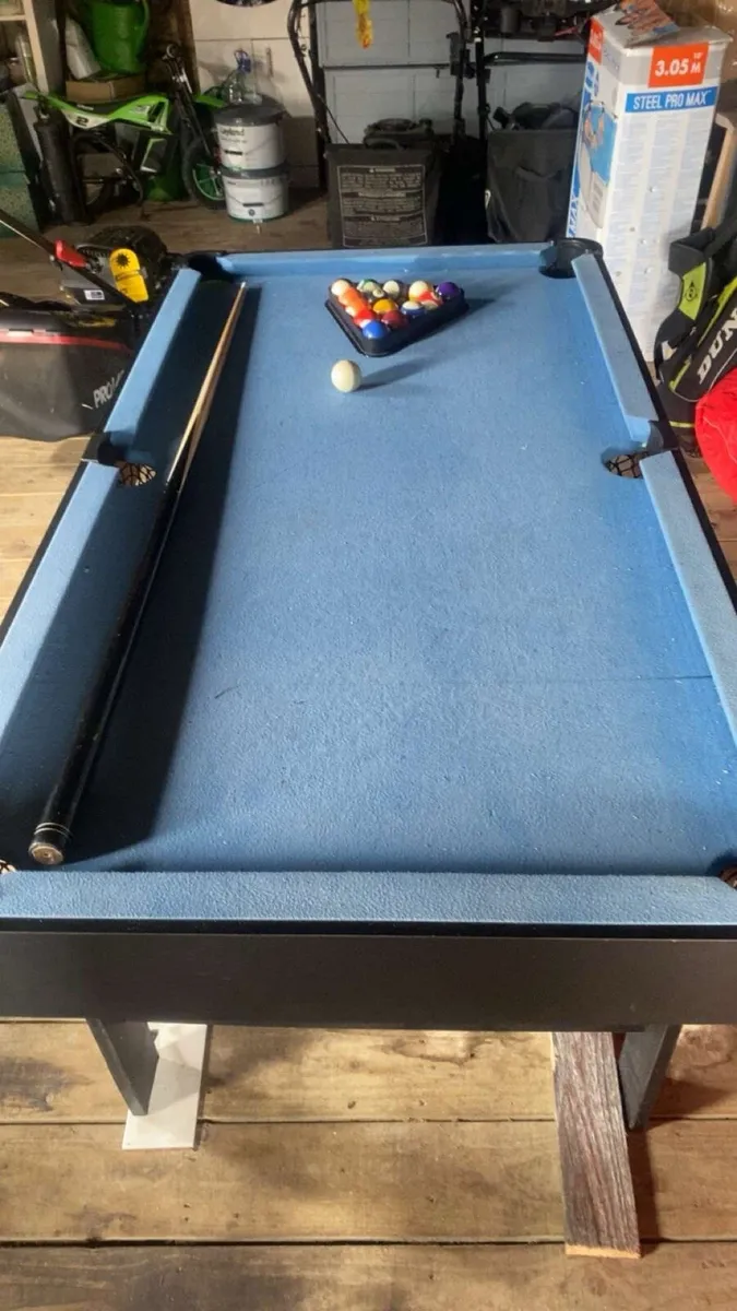 Pool table - Image 1