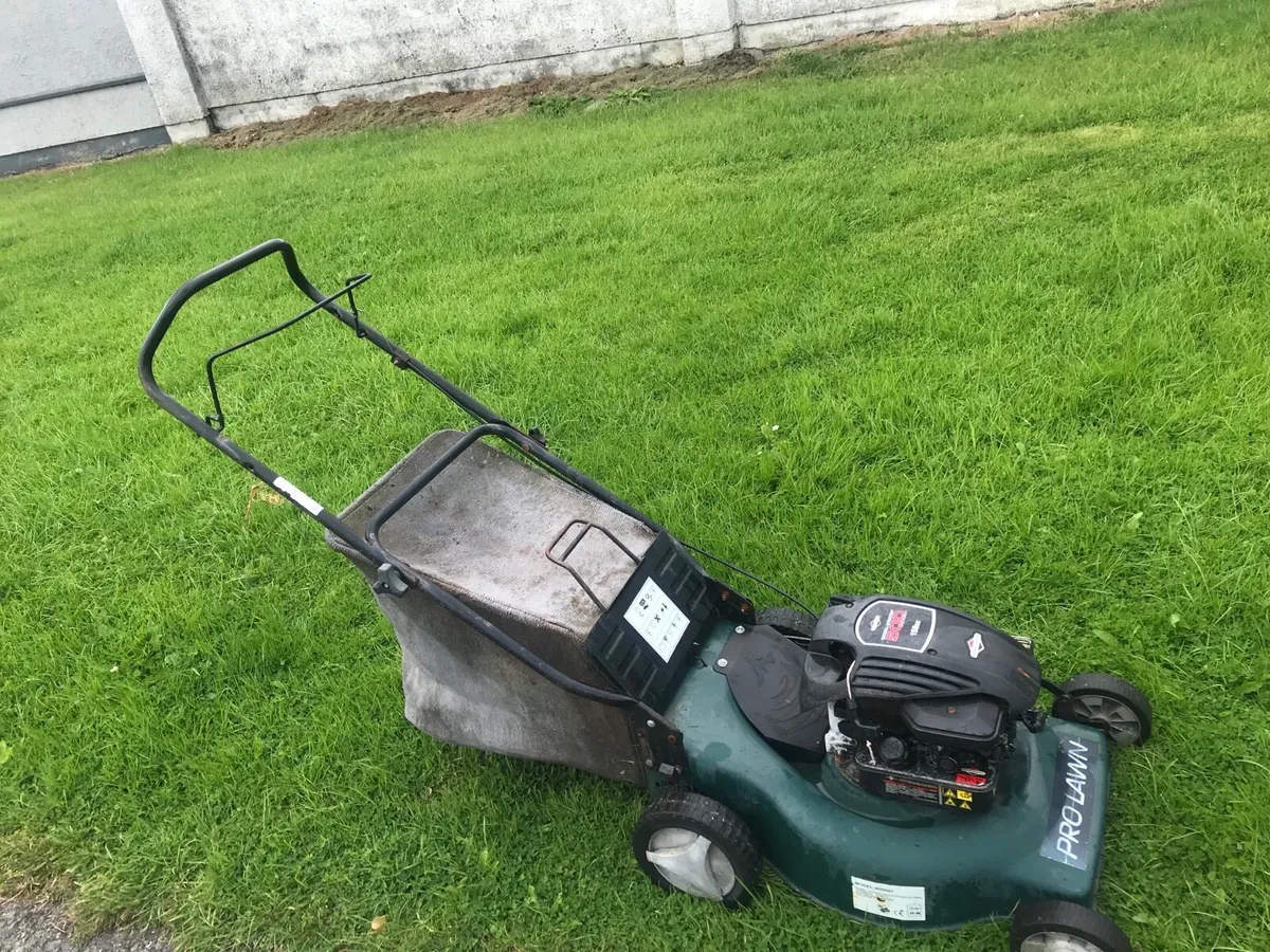 Pro lawn lawnmower For sale - Image 1