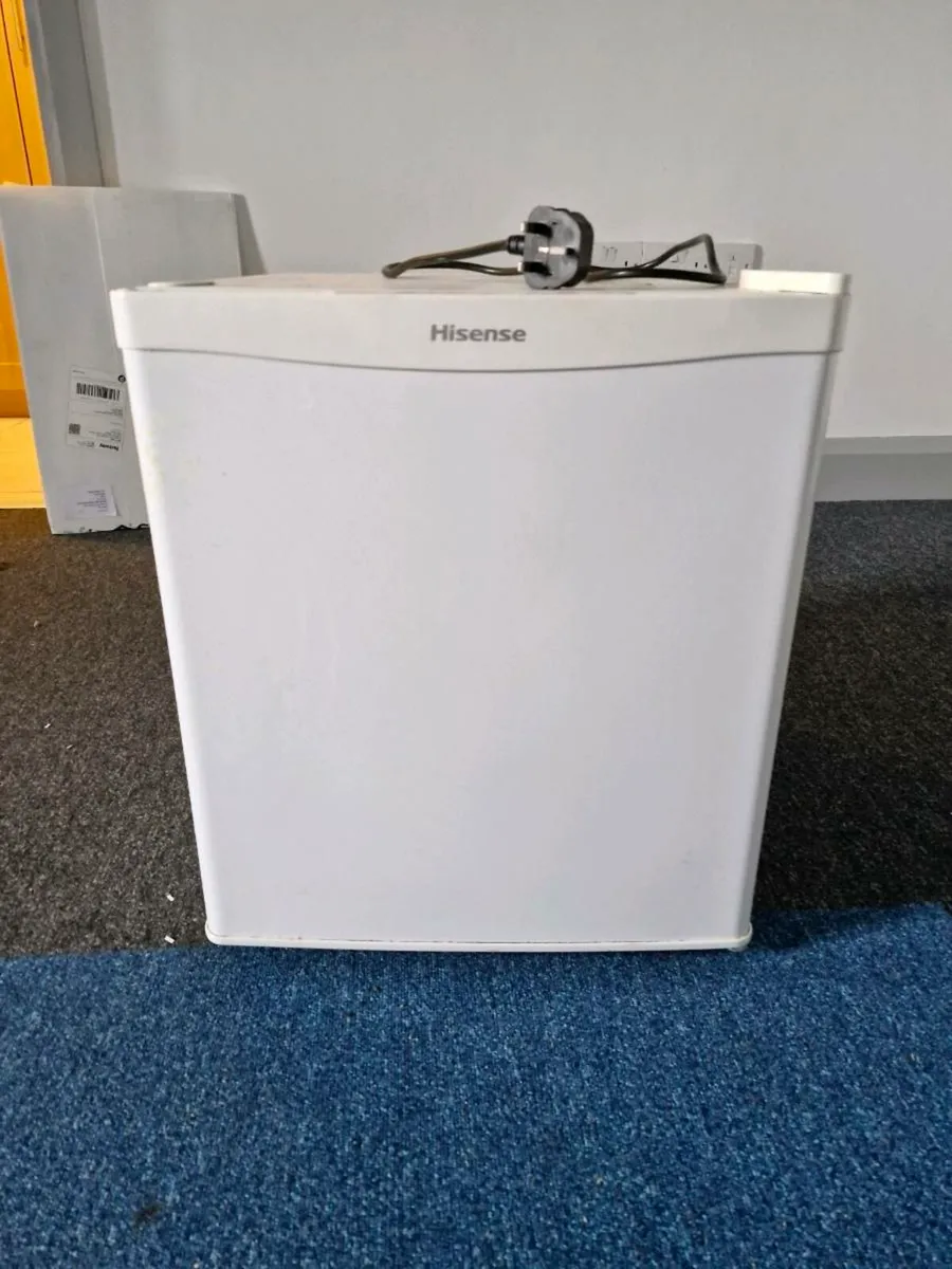 Small Fridge - Image 4