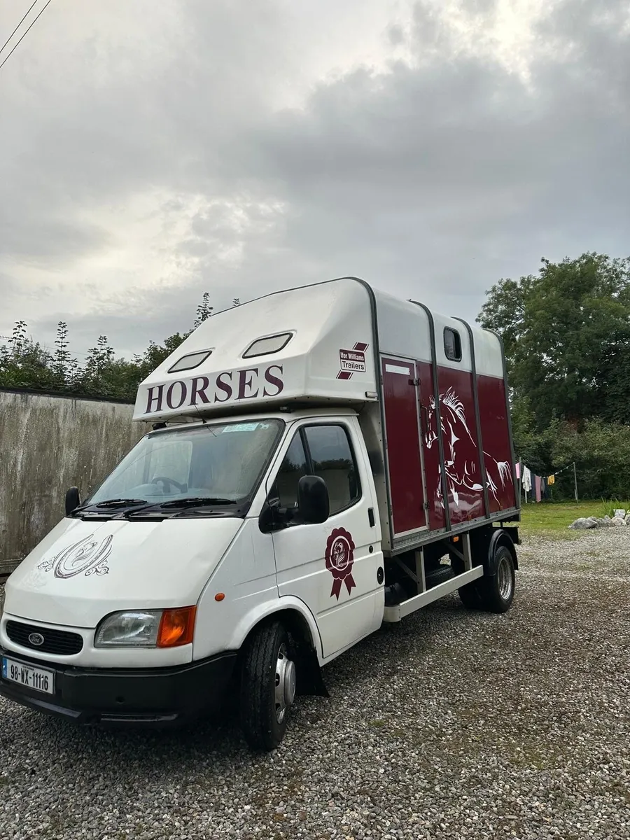 Horse box - Image 2