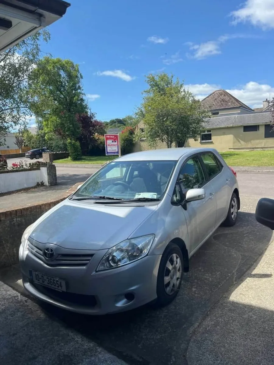 Toyota Auris 2010 - Image 1