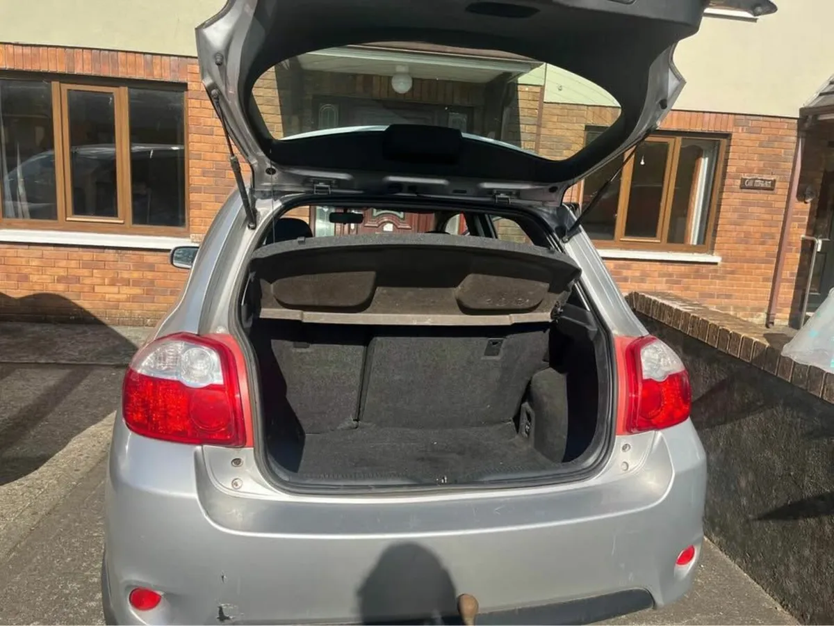 Toyota Auris 2010 - Image 3