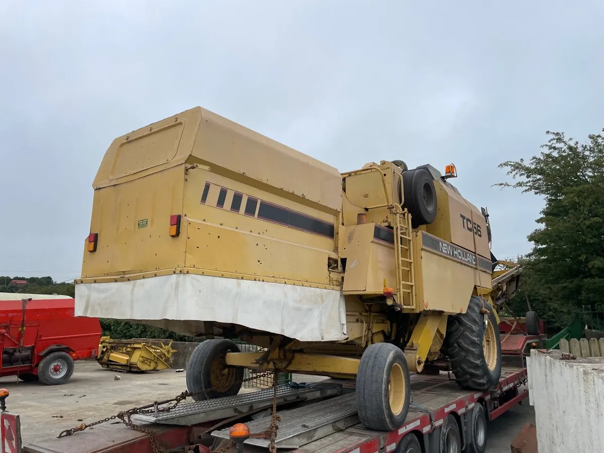 New Holland Tc 56 Combine - Image 3