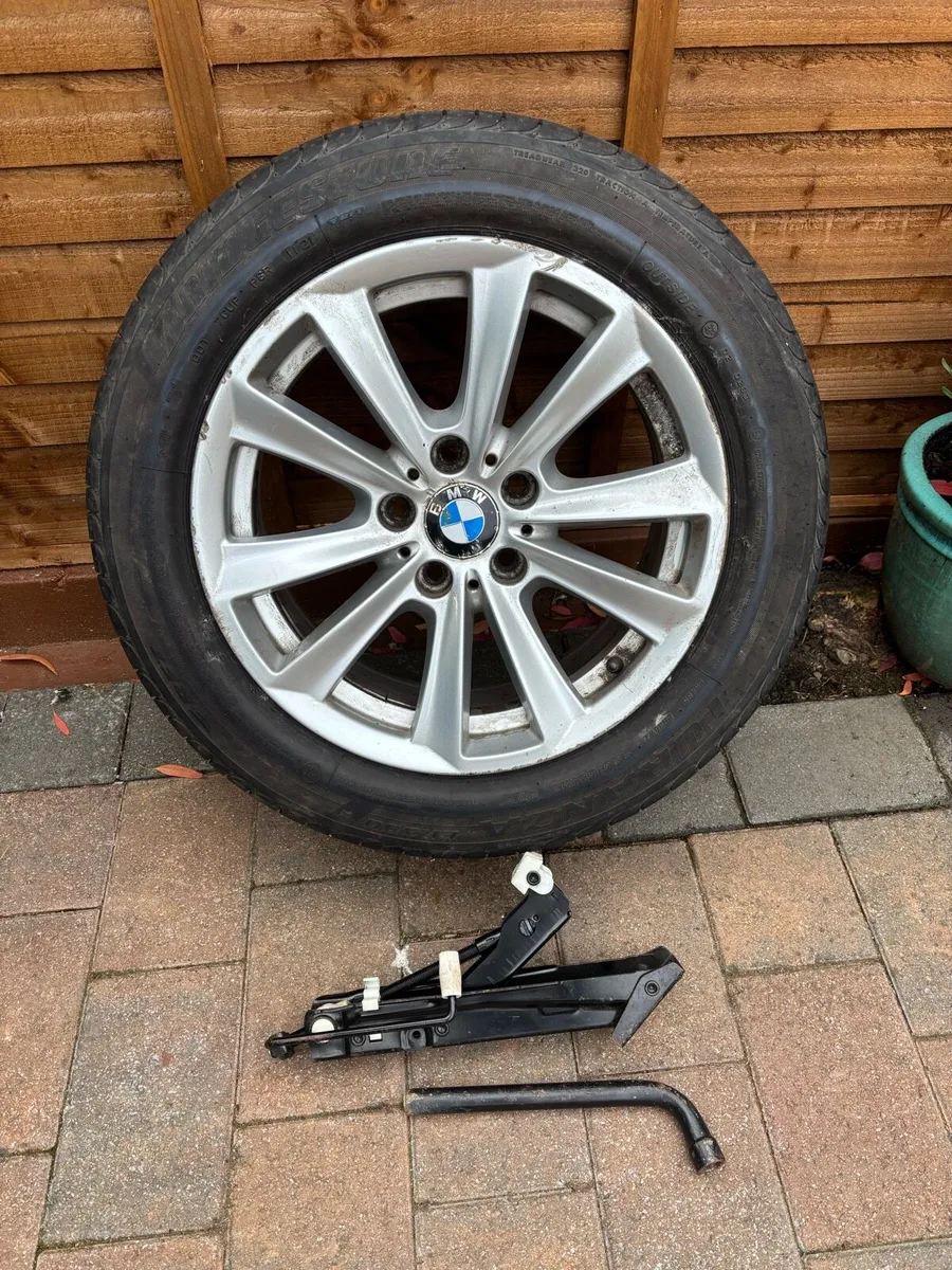 Alloy wheel tyre jack and brace - Image 1