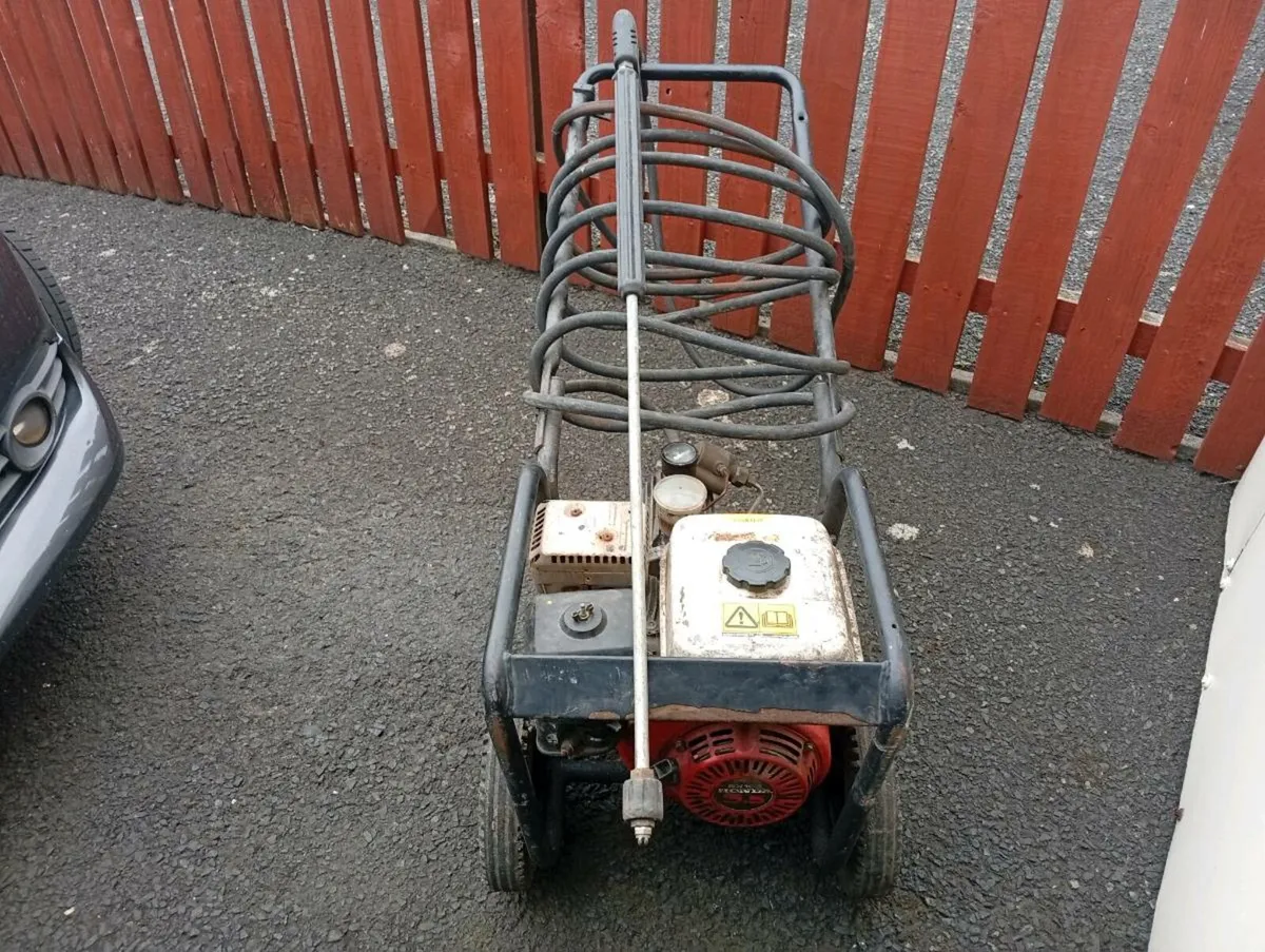 Honda power washer / for parts or repair. - Image 1