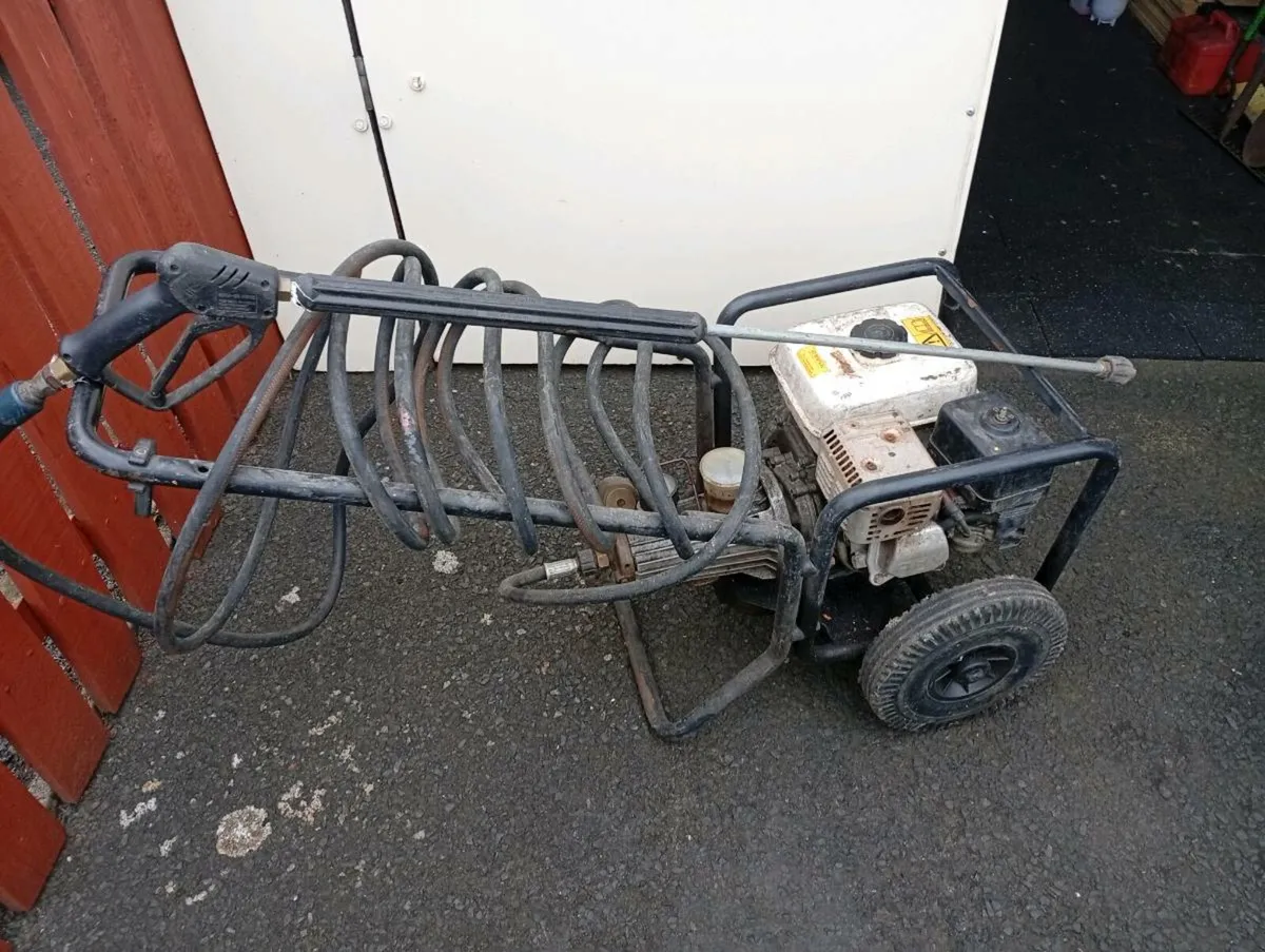 Honda power washer / for parts or repair. - Image 3