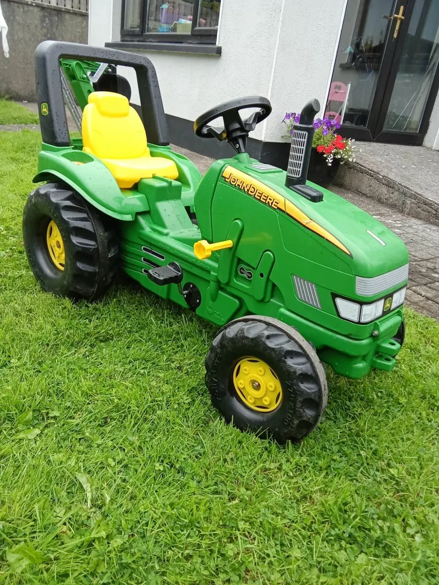 Kids ride on tractor and trailer - Image 1
