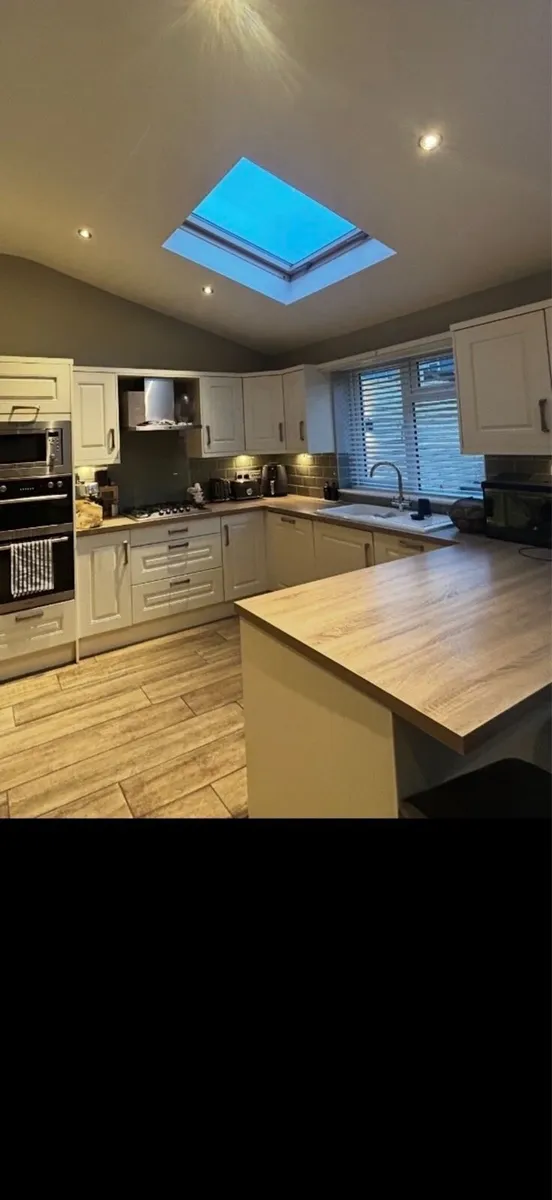 Kitchen and countertops - Image 1