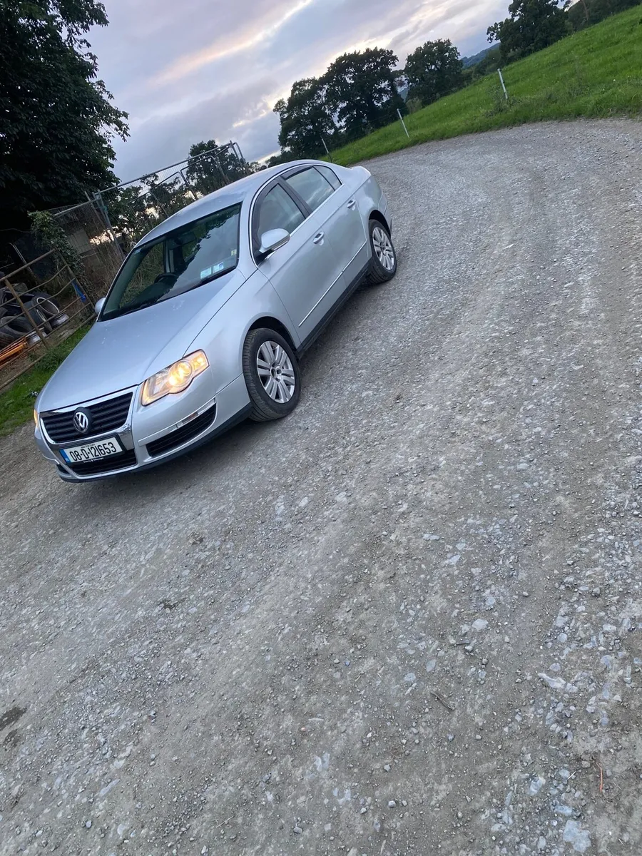 Volkswagen Passat 2008 - Image 2
