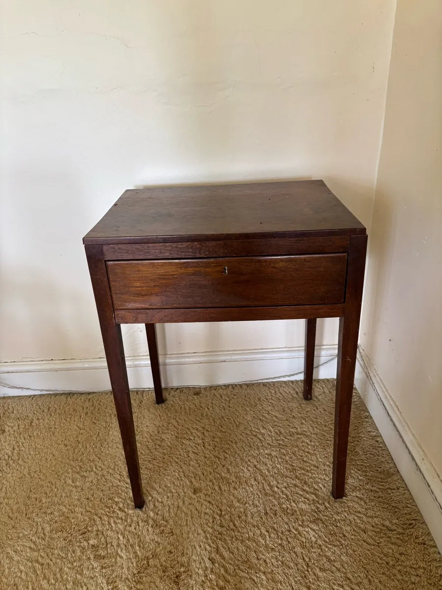 Side table antique - Image 1