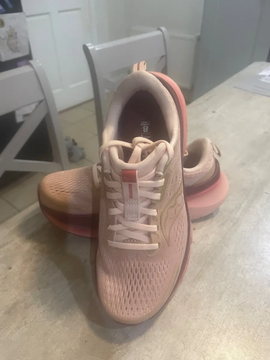 Saucony 18 runners - Brand new - Image 1