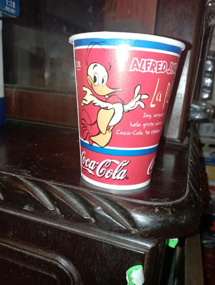 VINTAGE COCA COLA  DONALD DUCK  PAPER CUP. - Image 1