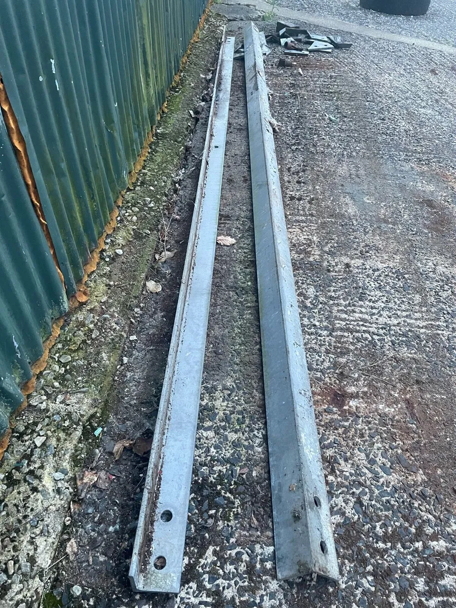 Galvanised 90/90 x 10 mm angle iron - Image 1