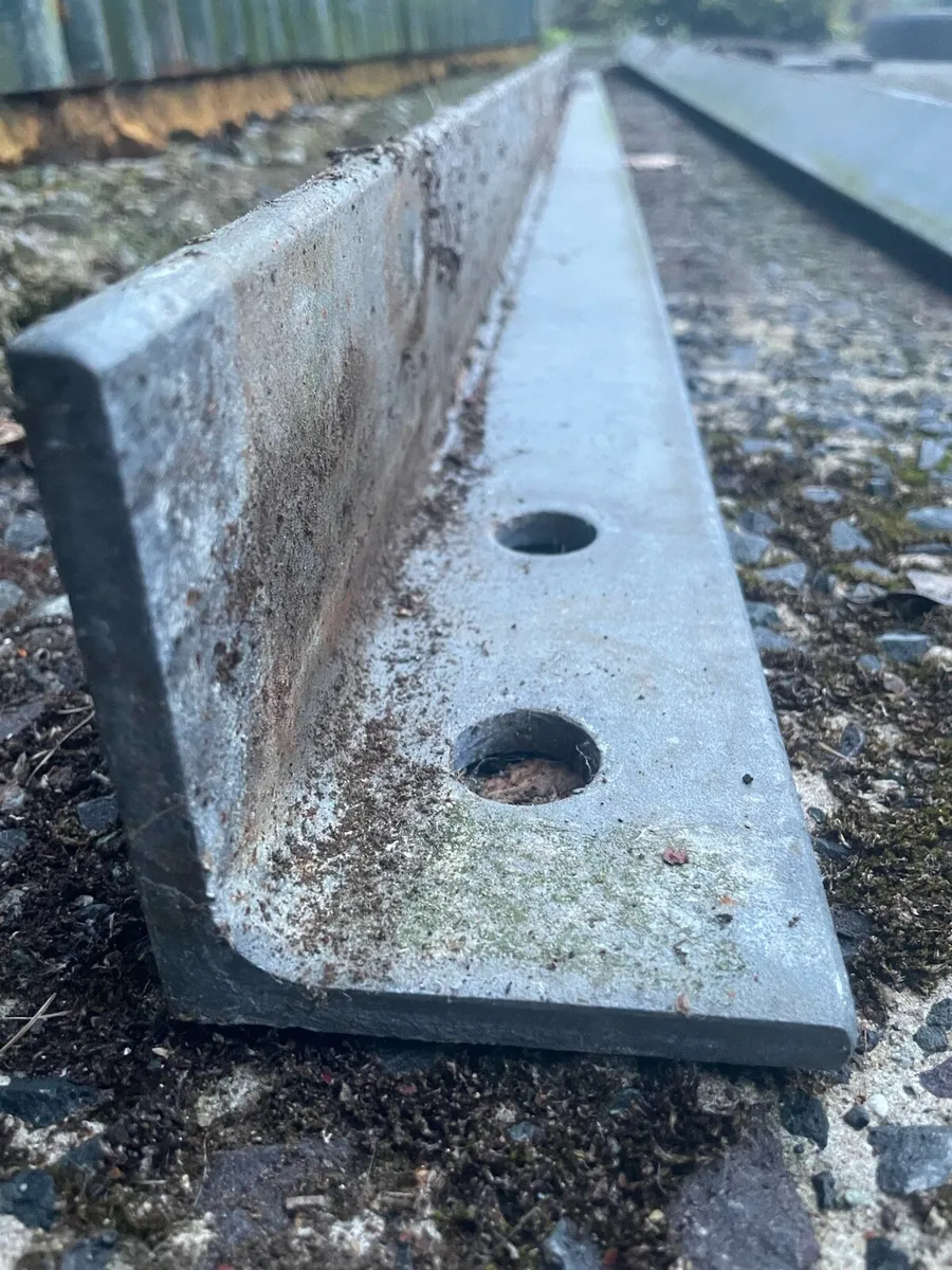 Galvanised 90/90 x 10 mm angle iron - Image 2