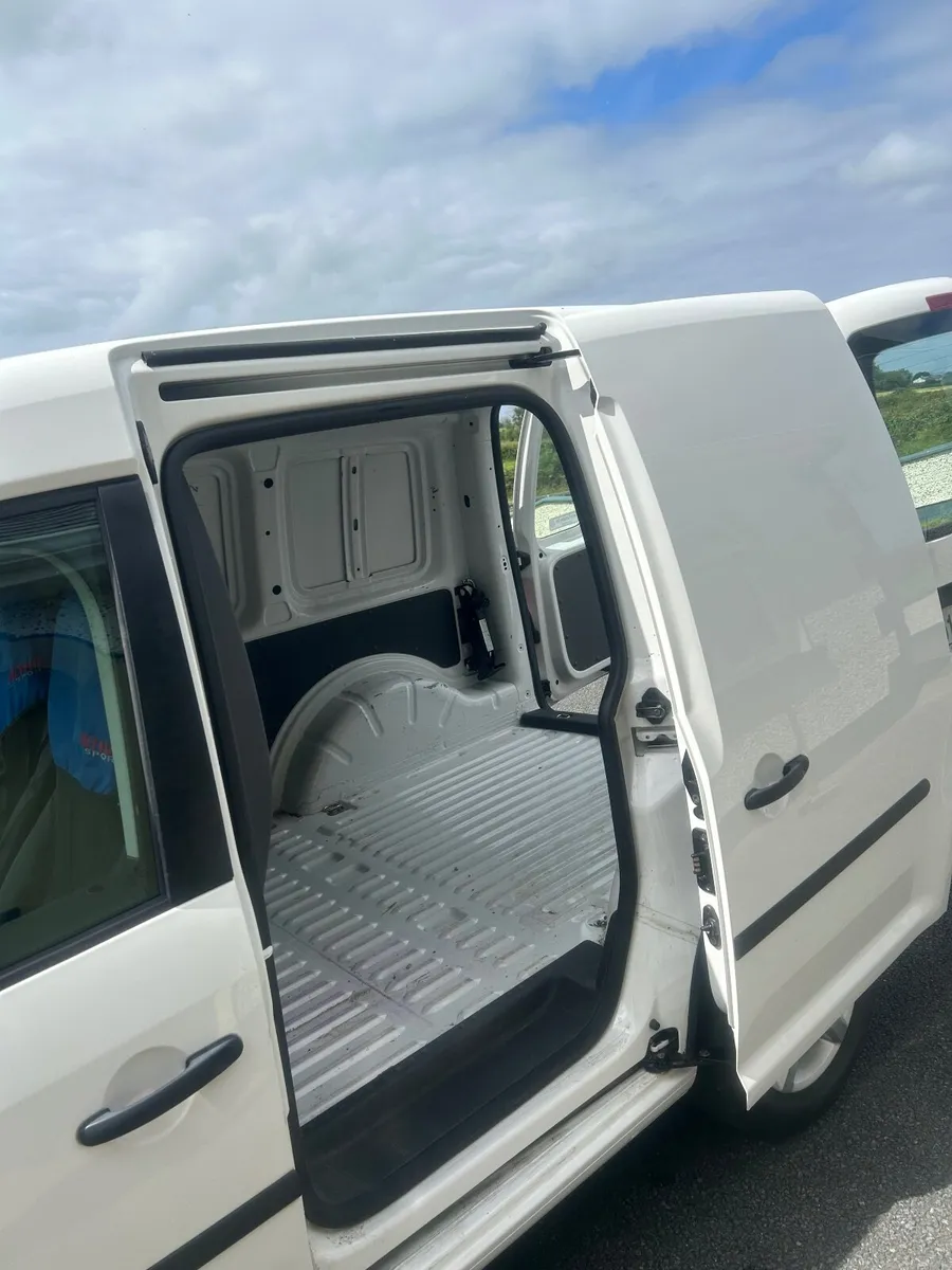 Volkswagen Caddy 2015 1.6 194kms - Image 3