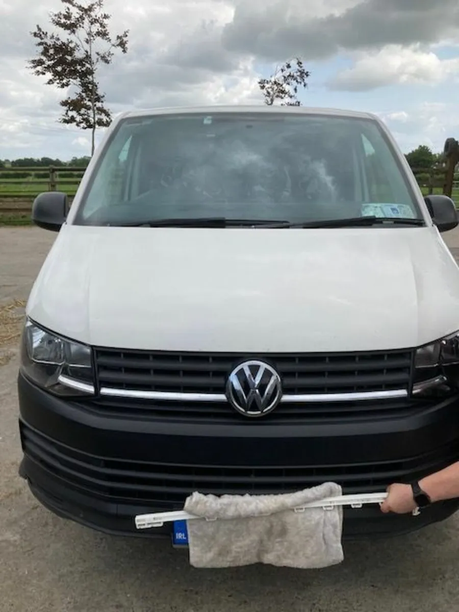 Volkswagen Transporter 2017 - Image 2